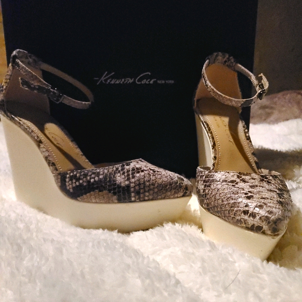 Women's Kenneth Cole Snakeskin Wedge - Sz 7.5